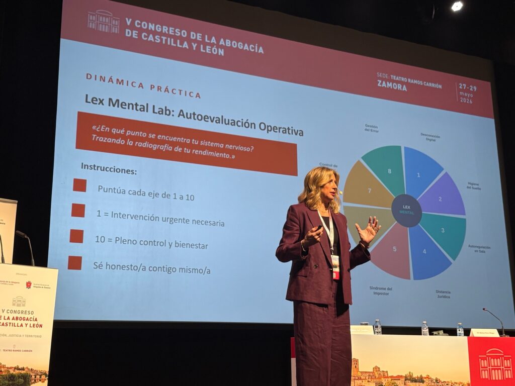 Patricia Tudó presentando la dinámica Lex Mental Lab en el V Congreso de la Abogacía de Castilla y León, en Zamora